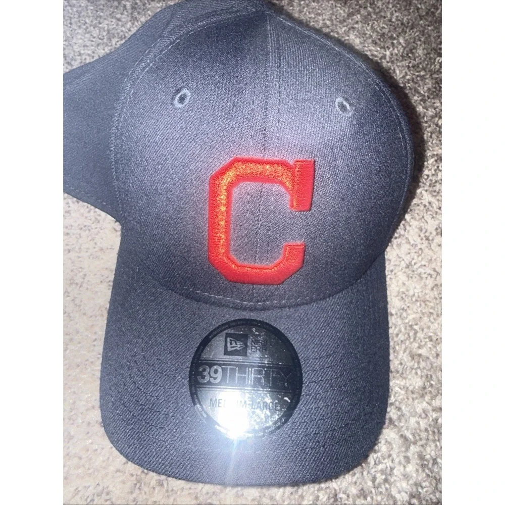 Cleveland Indians New Era 39‎ Thirty Adjustable Hat M/L W/Defect No Top Button